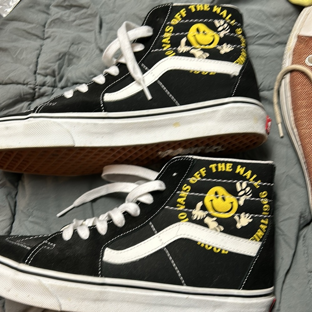Vans - Picture 2 of 4